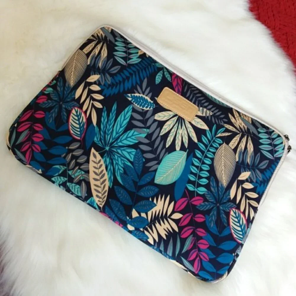 Lisen Floral Zip Zip Laptop Sleeve